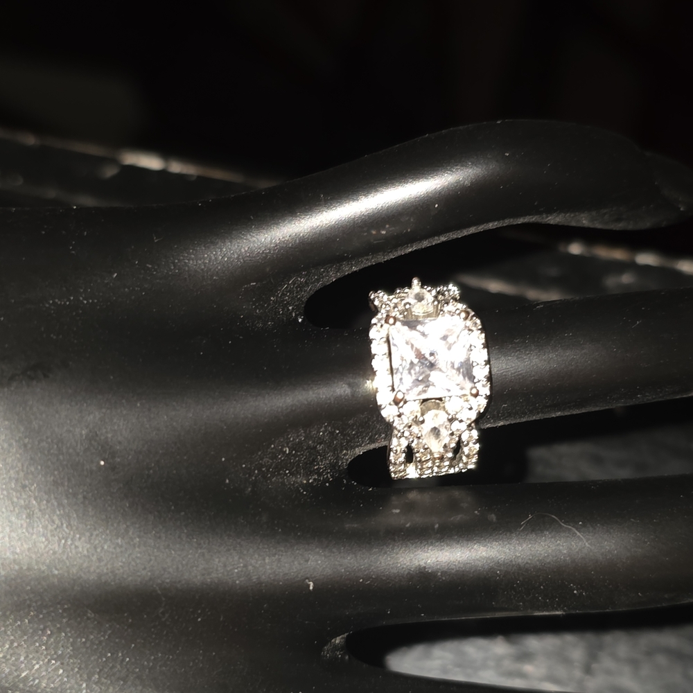 Elegant Silver Women's Ring
